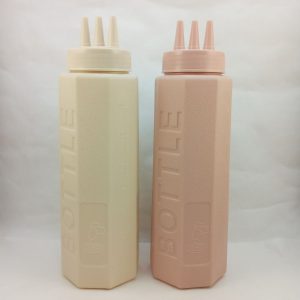 BOUTEILLE SAUCE coloré 3trous 880ml 2pcs/pack 72pcs/ctn P31 02.25 *
